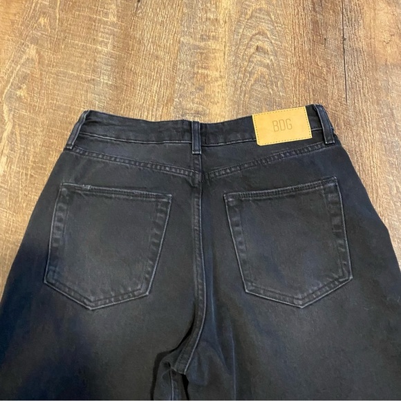 Urban Outfitters BDG Mom High Waisted Tapered Black Jeans Size 27W 32L - Picture 10 of 10